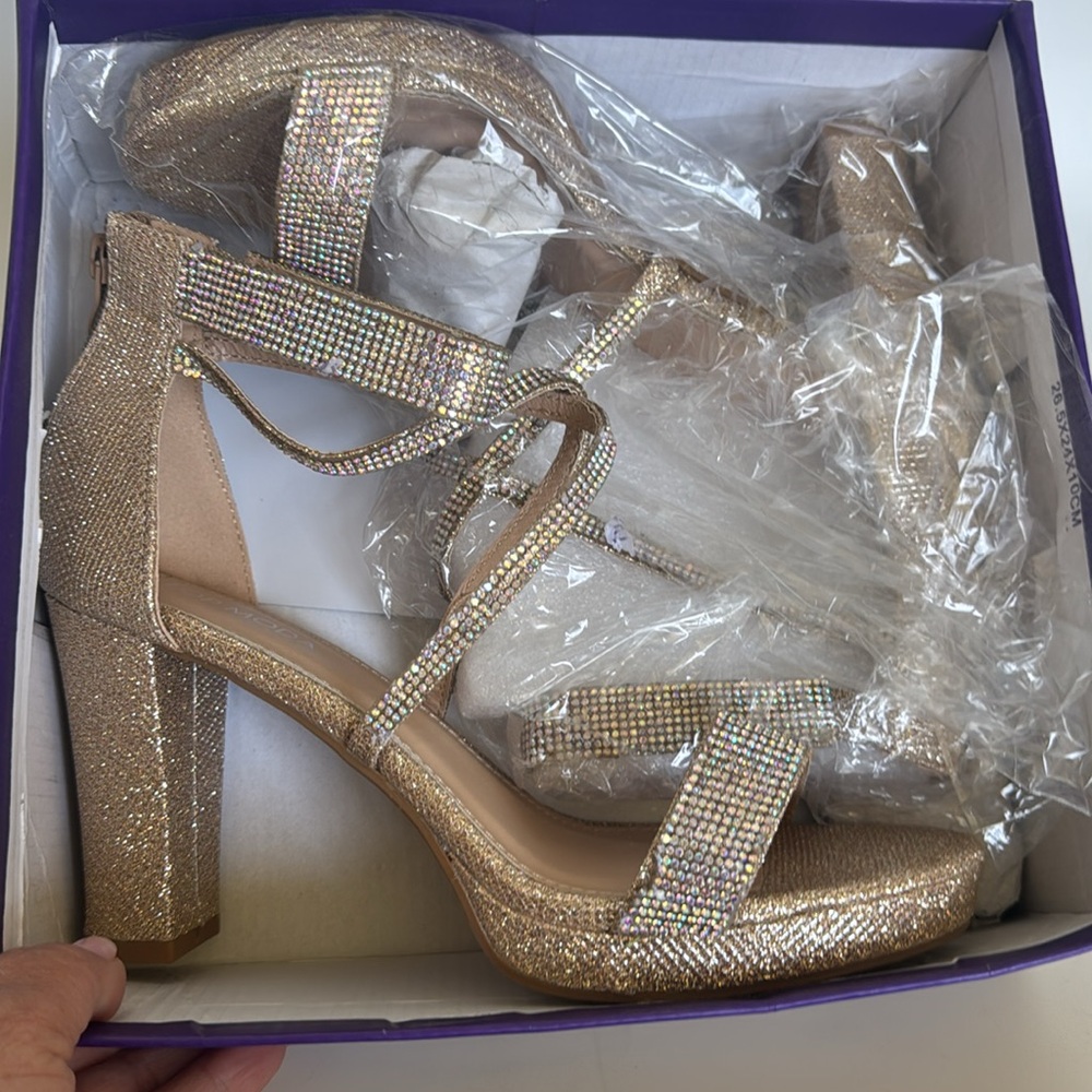 Top Moda Women's Gold Strappy rhinestone Heels 8.5 - Picture 6 of 6